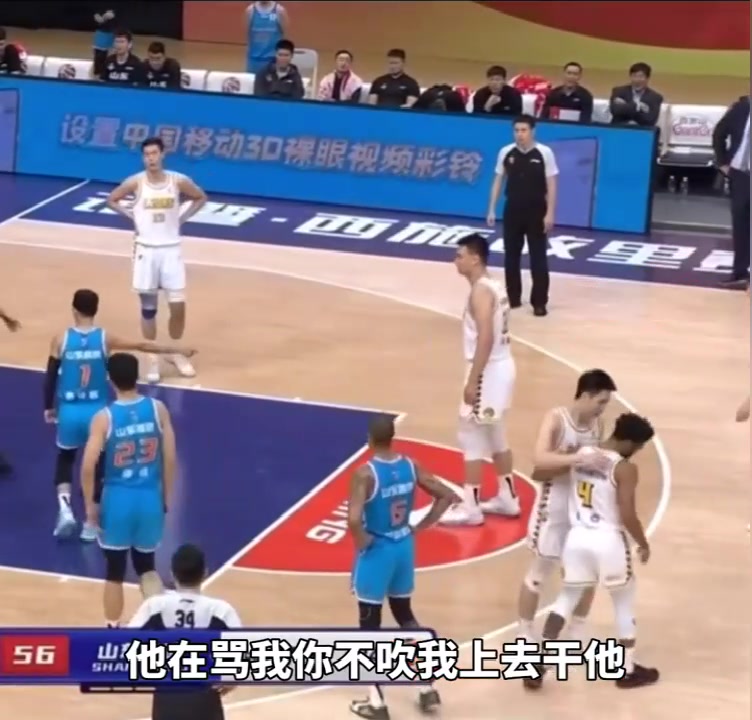 被庫克罵毛了？高詩巖對裁判說：他再罵我你不吹，我就上去干他?。ǜ咴妿r對新疆）